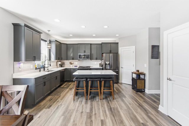 W239N5491 Fieldstone Pass CIRCLE, Sussex, WI 53089