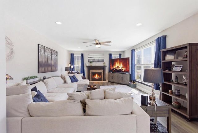 W239N5491 Fieldstone Pass CIRCLE, Sussex, WI 53089