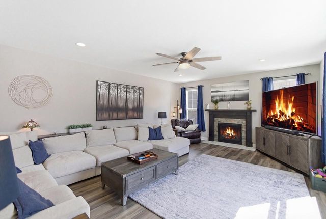 W239N5491 Fieldstone Pass CIRCLE, Sussex, WI 53089