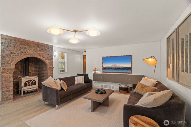 15919 NE 165th Street, Woodinville, WA 98072