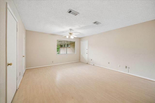 6659 Bayou Glen Road, Houston, TX 77057