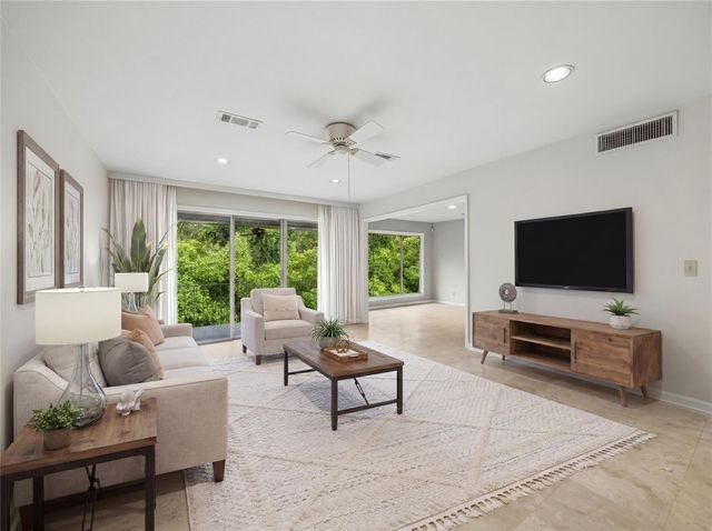 6659 Bayou Glen Road, Houston, TX 77057