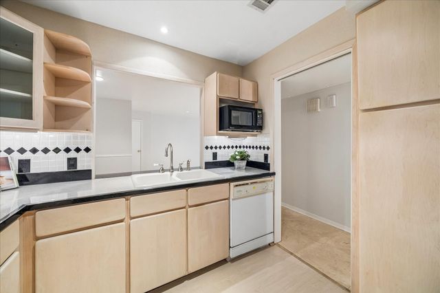 6659 Bayou Glen Road, Houston, TX 77057