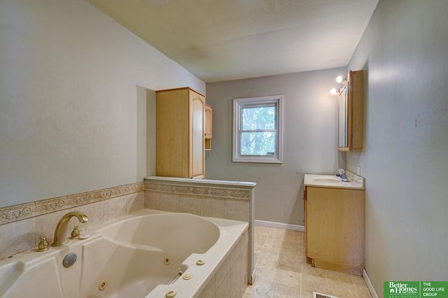 1227 Bellaire Boulevard, Bellevue, NE 68005