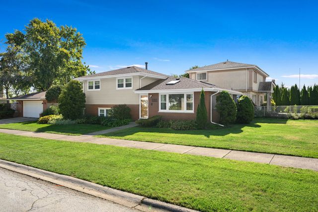 9301 S 81st Court, Hickory Hills, IL 60457