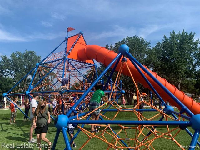 4605 Rosewold Avenue, Royal Oak, MI 48073