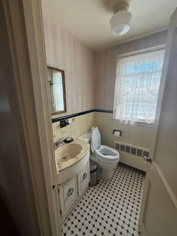 6 Reservoir Park, Needham, MA 02494