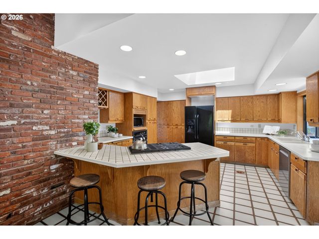 2680 GREENTREE Rd, Lake Oswego, OR 97034