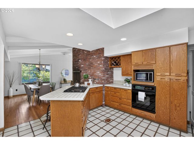2680 GREENTREE Rd, Lake Oswego, OR 97034