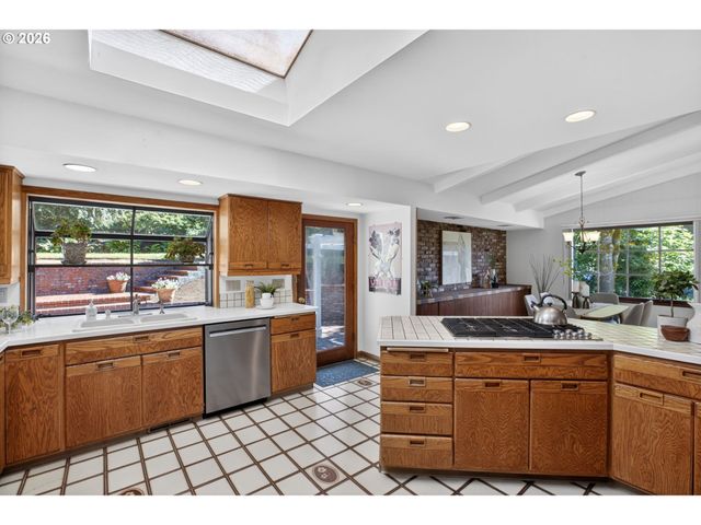 2680 GREENTREE Rd, Lake Oswego, OR 97034