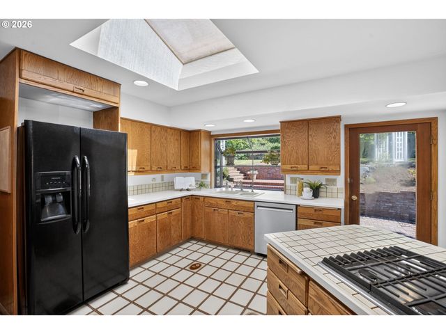 2680 GREENTREE Rd, Lake Oswego, OR 97034
