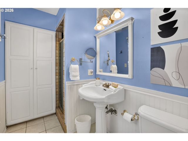 2680 GREENTREE Rd, Lake Oswego, OR 97034