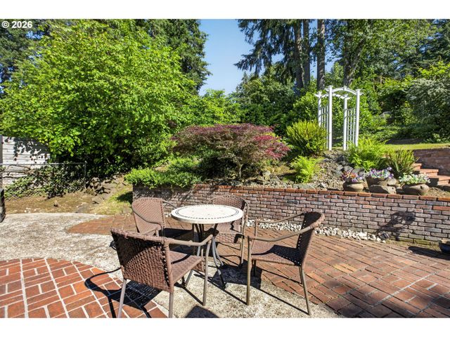 2680 GREENTREE Rd, Lake Oswego, OR 97034