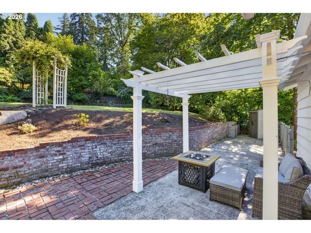 2680 GREENTREE Rd, Lake Oswego, OR 97034