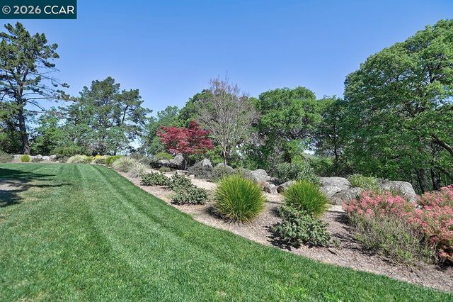 3136 Ptarmigan Dr 5, Walnut Creek, CA 94595