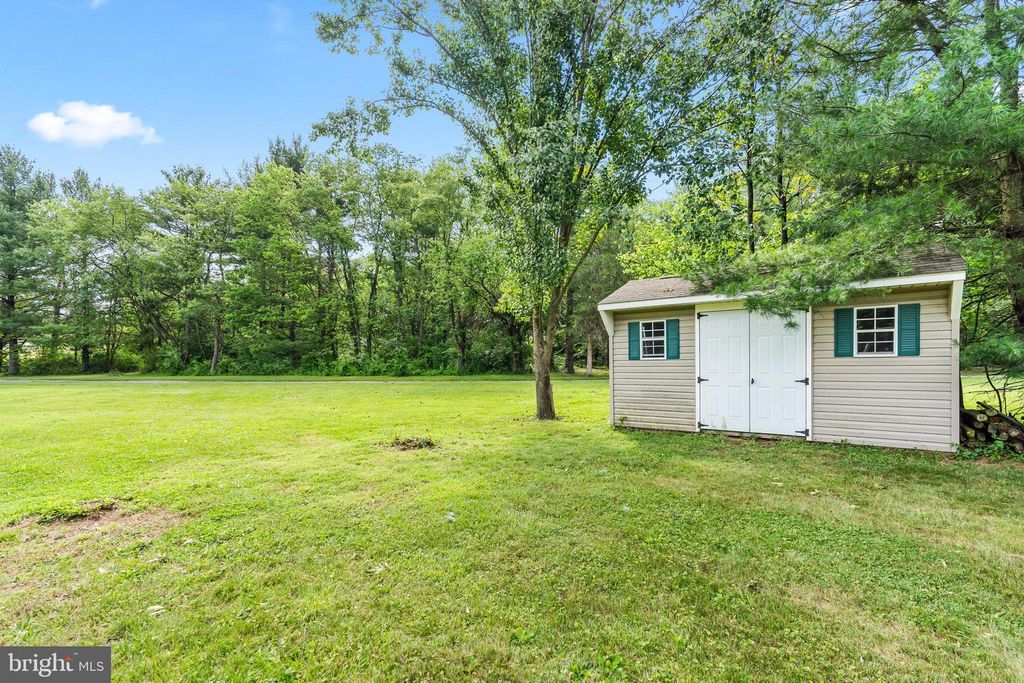 Image 5 of property listing at 14433 HICKSVILLE RD, Clear Spring, MD 21722