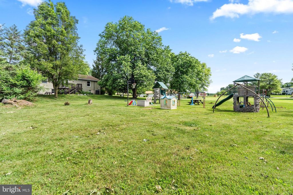Image 6 of property listing at 14433 HICKSVILLE RD, Clear Spring, MD 21722