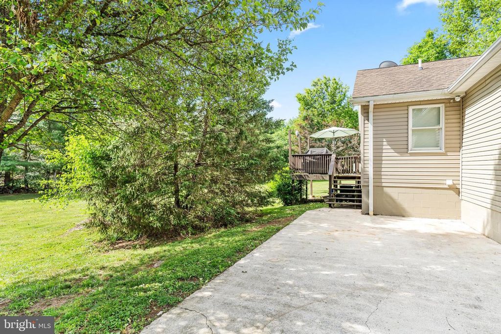 Image 9 of property listing at 14433 HICKSVILLE RD, Clear Spring, MD 21722