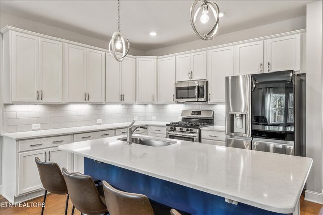 144 E Glenview Drive, Lenoir City, TN 37771