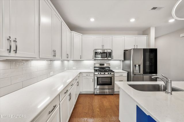 144 E Glenview Drive, Lenoir City, TN 37771