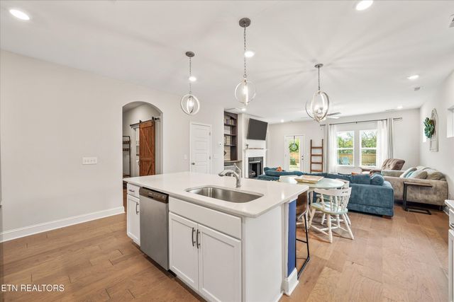 144 E Glenview Drive, Lenoir City, TN 37771