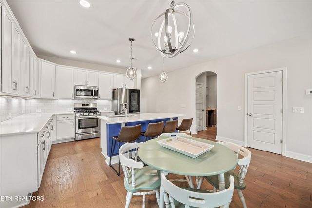 144 E Glenview Drive, Lenoir City, TN 37771