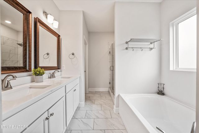 144 E Glenview Drive, Lenoir City, TN 37771