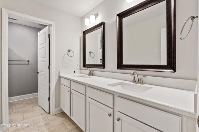 144 E Glenview Drive, Lenoir City, TN 37771