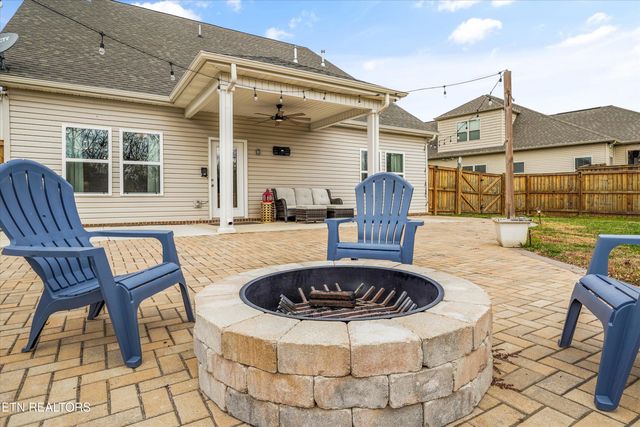 144 E Glenview Drive, Lenoir City, TN 37771