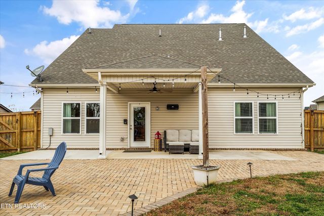 144 E Glenview Drive, Lenoir City, TN 37771