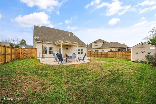 144 E Glenview Drive, Lenoir City, TN 37771