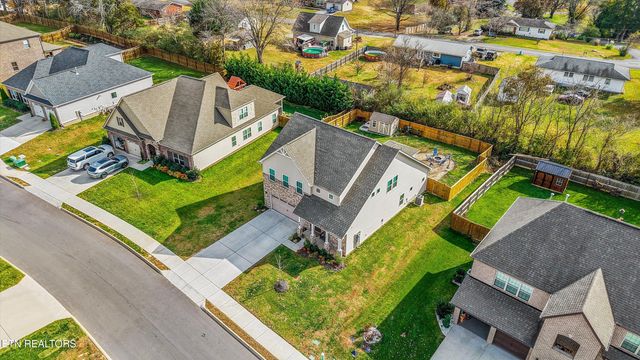 144 E Glenview Drive, Lenoir City, TN 37771