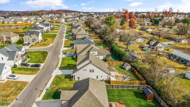 144 E Glenview Drive, Lenoir City, TN 37771