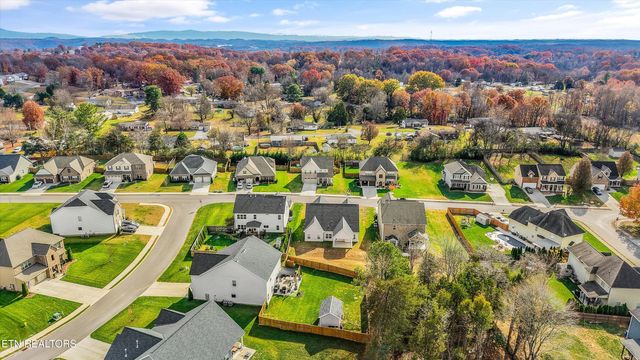 144 E Glenview Drive, Lenoir City, TN 37771