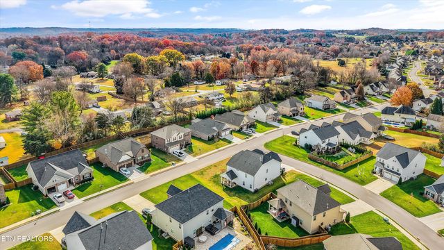 144 E Glenview Drive, Lenoir City, TN 37771