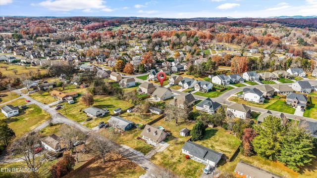 144 E Glenview Drive, Lenoir City, TN 37771