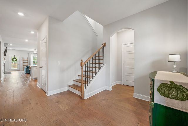 144 E Glenview Drive, Lenoir City, TN 37771