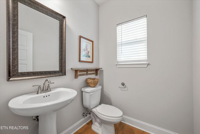 144 E Glenview Drive, Lenoir City, TN 37771