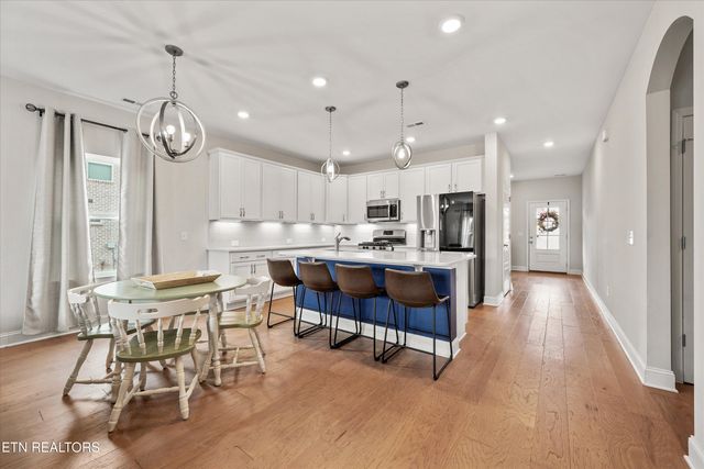 144 E Glenview Drive, Lenoir City, TN 37771