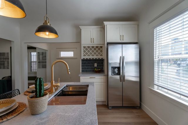 3708 Lyon Ave, Oakland, CA 94601