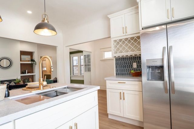 3708 Lyon Ave, Oakland, CA 94601