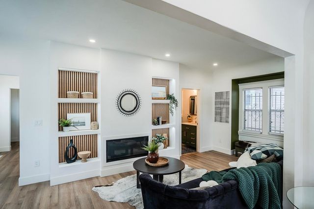 3708 Lyon Ave, Oakland, CA 94601