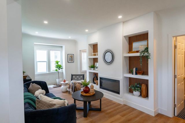 3708 Lyon Ave, Oakland, CA 94601