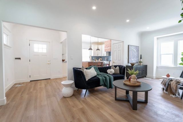 3708 Lyon Ave, Oakland, CA 94601