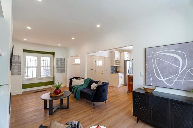 3708 Lyon Ave, Oakland, CA 94601