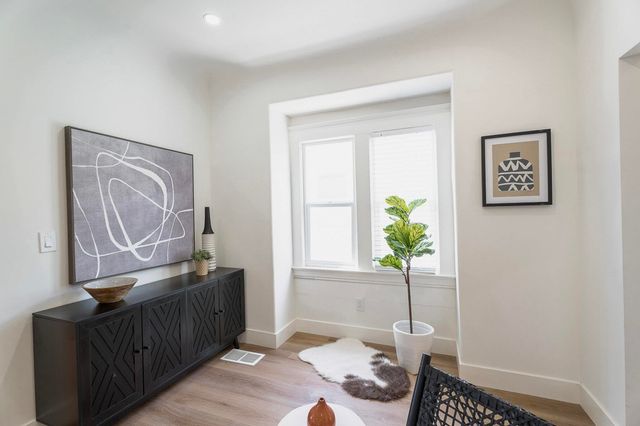 3708 Lyon Ave, Oakland, CA 94601