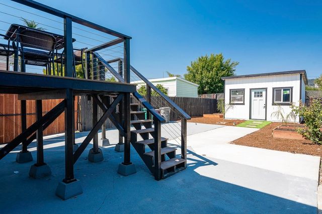 3708 Lyon Ave, Oakland, CA 94601