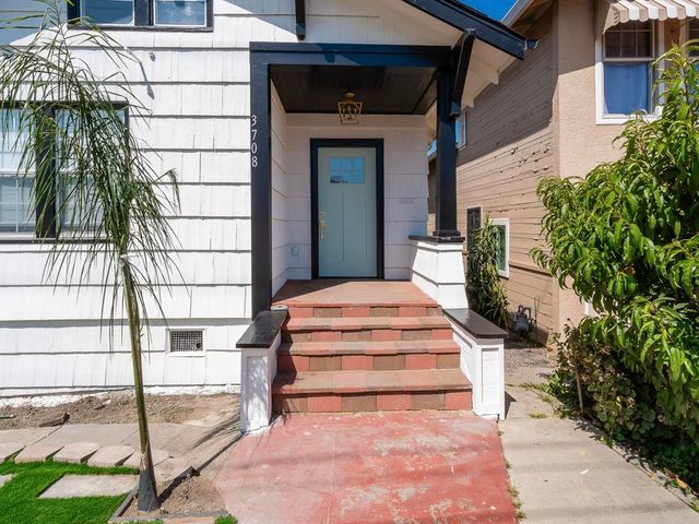 3708 Lyon Ave, Oakland, CA 94601