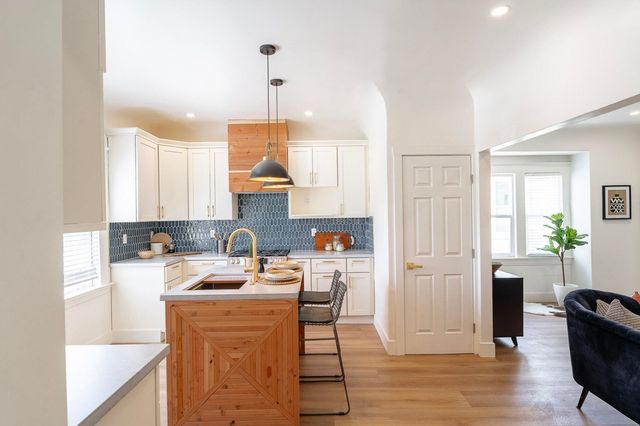 3708 Lyon Ave, Oakland, CA 94601