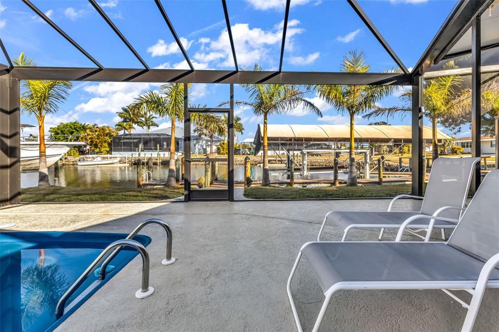 Image 13 of property listing at 700 LONGBEACH COURT, Punta Gorda, FL 33950